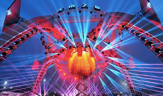 利亞德用517塊LED顯示屏構(gòu)建“賽博朋克”世界，點(diǎn)燃沈陽炫彩夜生活